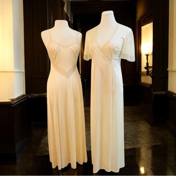 VANITY FAIR VINTAGE IVORY NIGHTGOWN SET SIZE SMALL